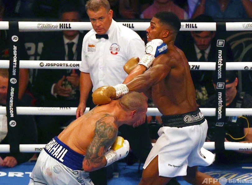 ウシクがジョシュア撃破 ヘビー級3団体のベルト奪取