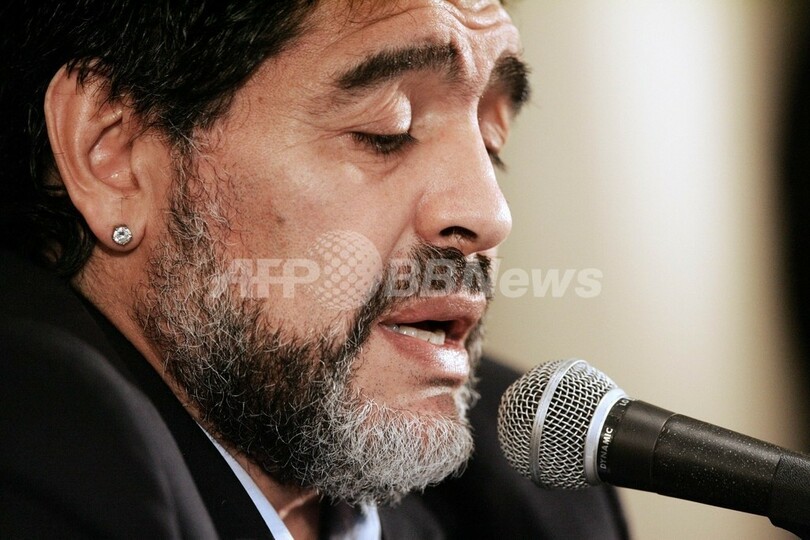 マラドーナ｢裏切られた｣、代表監督解任で感情あらわ