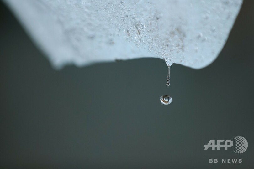 ロンドン中心部に解けゆく巨大な氷、アートで気候変動問題を訴え