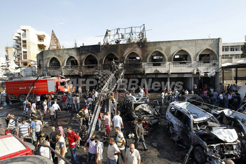 スンニ派モスクで車爆弾が連続爆発、42人死亡 レバノン北部
