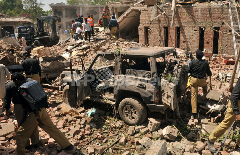 パキスタンで自動車爆弾による自爆攻撃、23人死亡