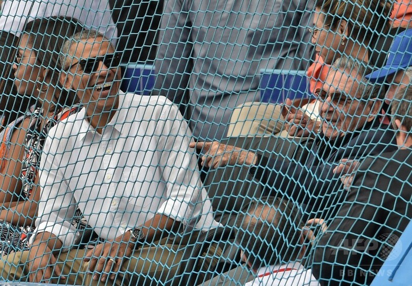 オバマ氏、カストロ議長と野球観戦 歴史的なキューバ訪問終了