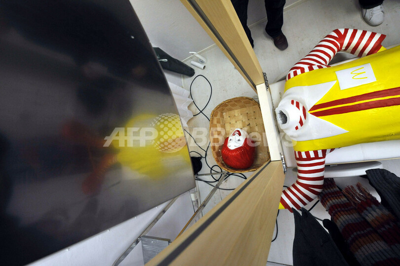 マクドナルドのドナルド像「誘拐」事件、とうとう断頭台で「処刑」