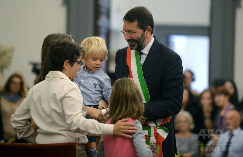 ローマ市長、同性婚認知を強行で政府と対立