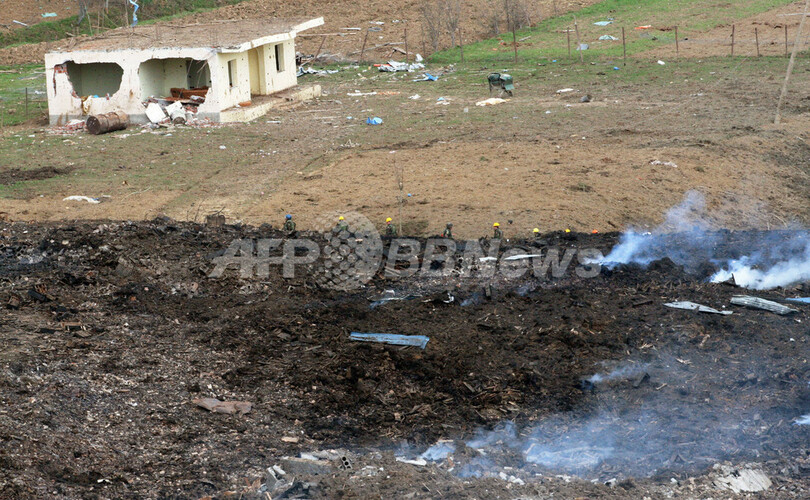 アルバニア火薬庫爆発で死者9人に、捜索活動続く
