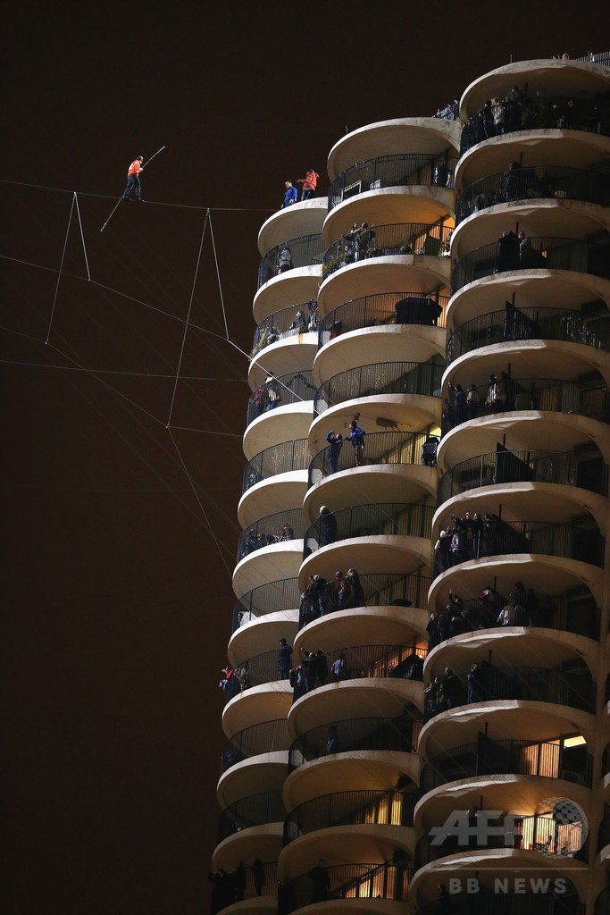 綱渡り名人、シカゴ高層ビルでふたつの世界記録達成