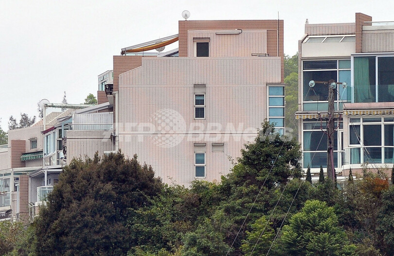 香港でジャーナリスト2人が暴行受ける、ジンバブエ大統領夫妻の豪邸を取材中