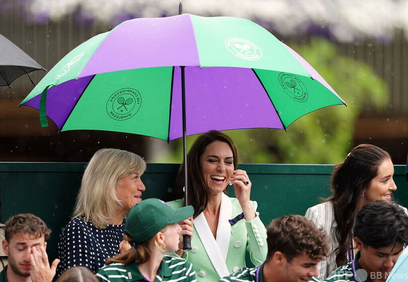 キャサリン妃、雨の中ウィンブルドン観戦