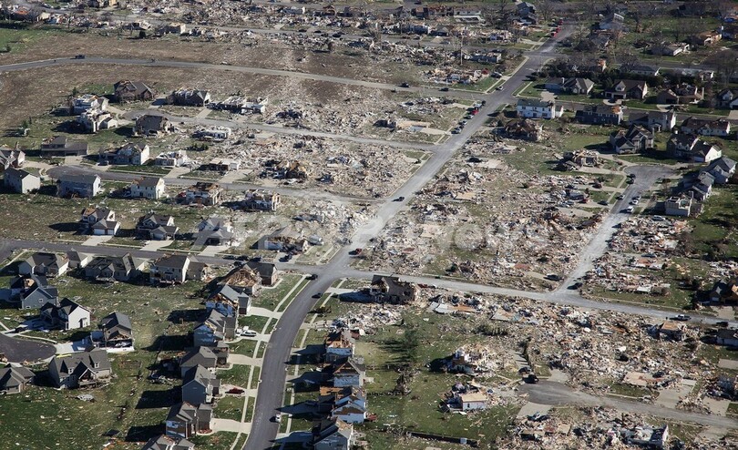 米中西部の竜巻、死者8人に