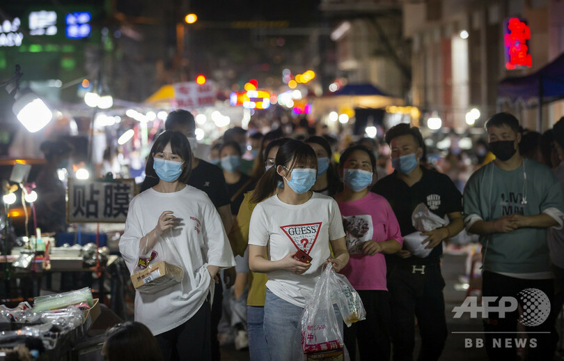 活気が戻った武漢の夜市 中国・湖北省