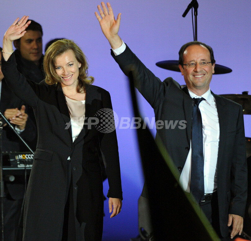 フランス大統領にオランド氏、現職のサルコジ氏敗れる