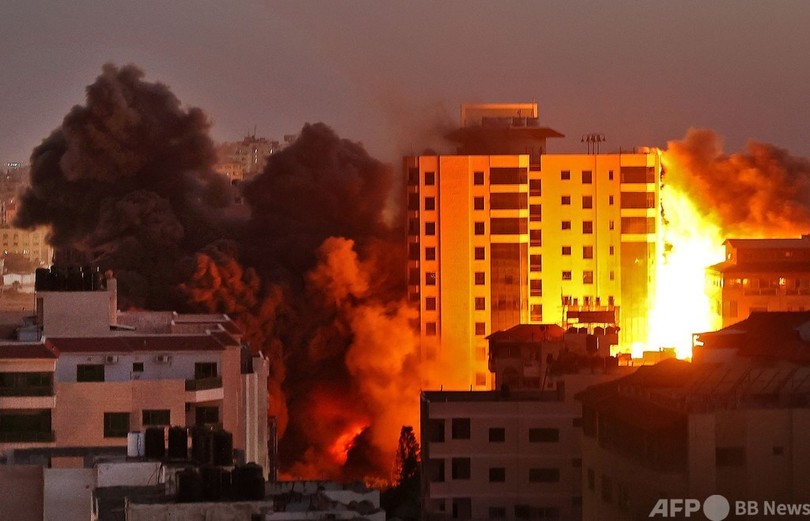 ガザ空爆で高層ビル崩壊 ハマス、テルアビブ攻撃で報復