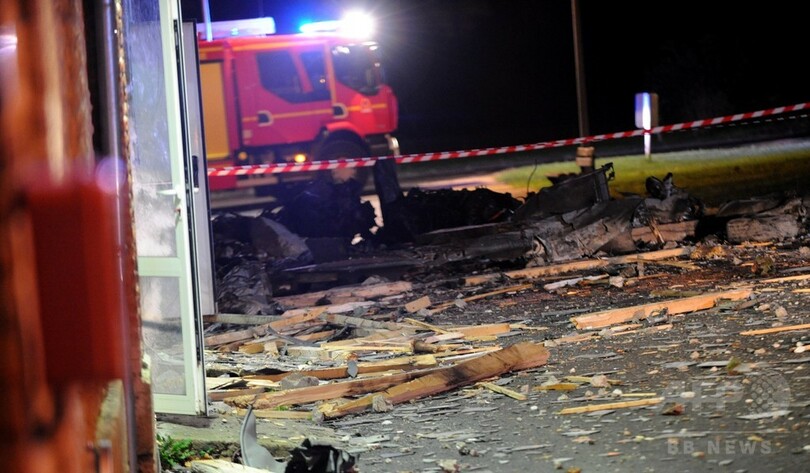 軍用機が障害者施設に墜落、入居者6人死傷 仏