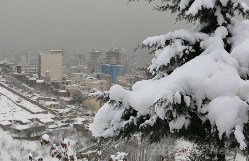 イラン北部に過去半世紀で最強の暴風雪、住民孤立