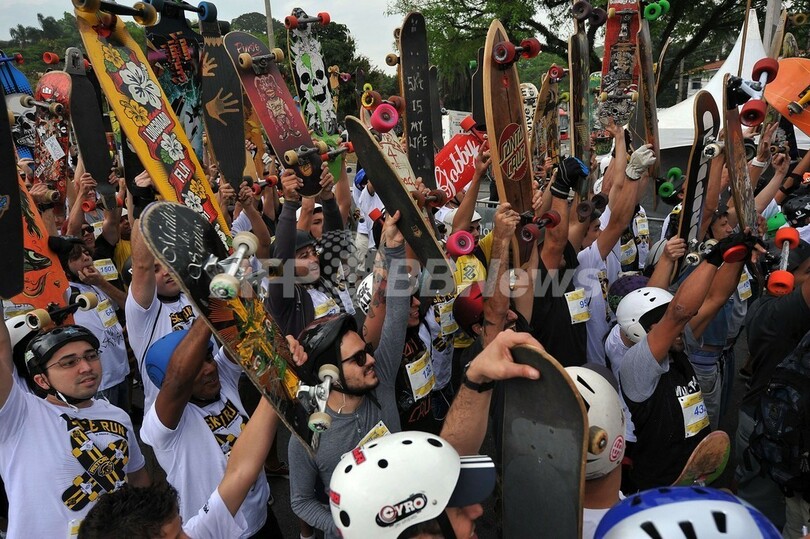 車を降りてスケボーに乗ろう！世界「カーフリーデー」