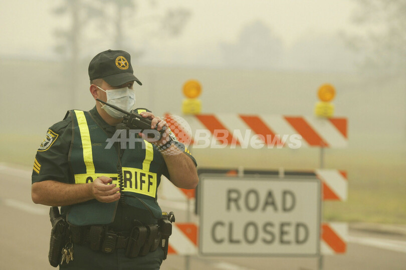 カリフォルニア、フロリダ両州で山火事続く - 米国