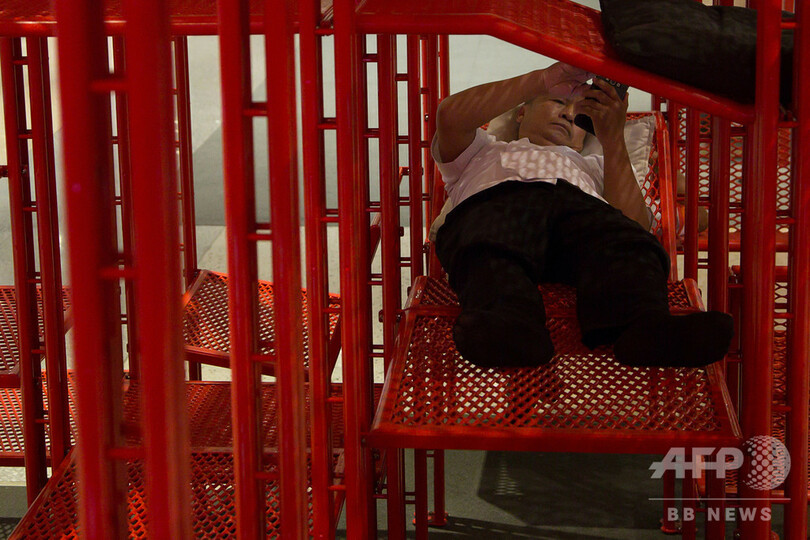 買い物に疲れたら…ジャングルジムで一休み？ タイ