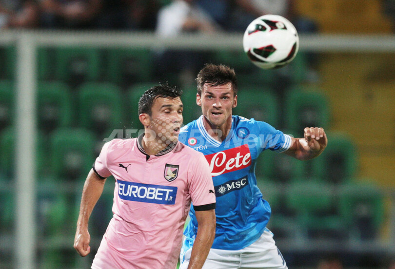 ナポリ、3得点でパレルモ破る