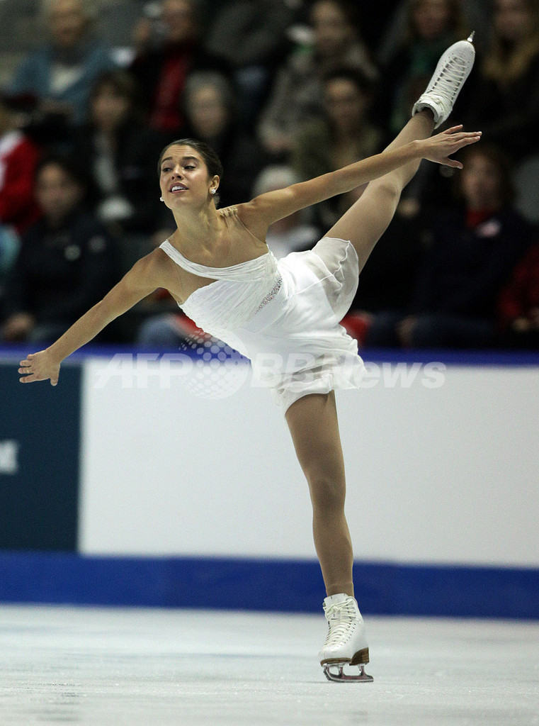 女子SP、今井6位 村主は8位 スケート・カナダ