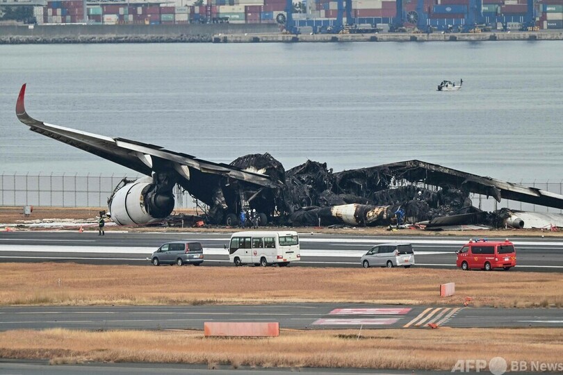 羽田衝突事故、「模範的」避難に称賛