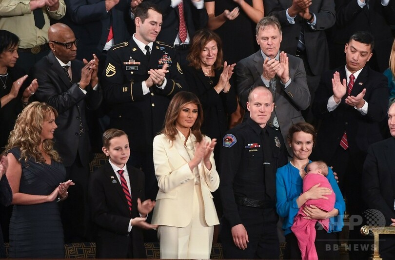 メラニア夫人、トランプ氏の不倫報道後初めて公の場に