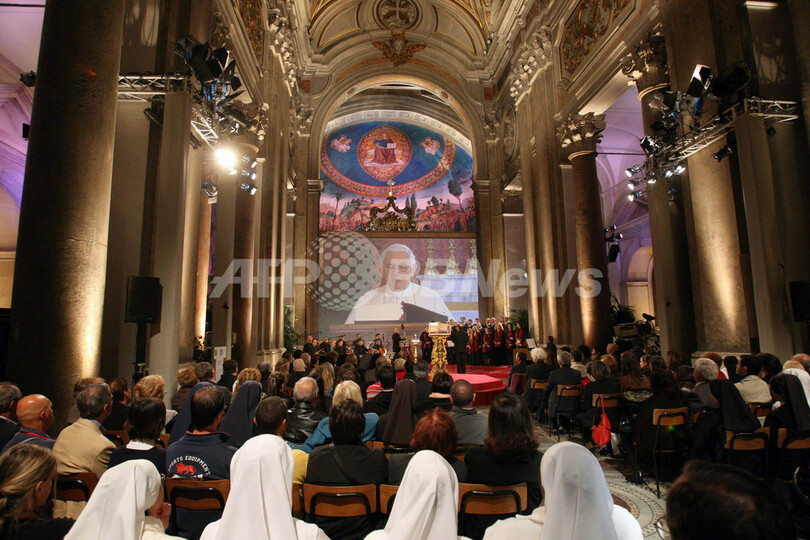 バチカンで2000人が聖書朗読マラソン、トップバッターはローマ法王