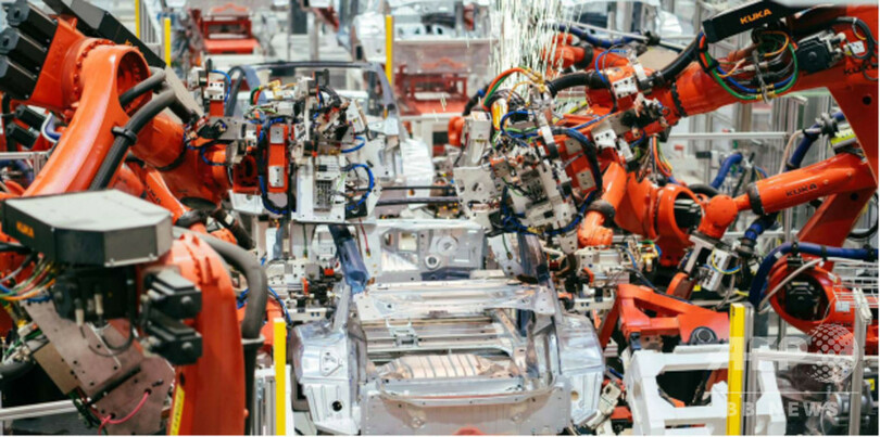 中国産テスラ電気自動車の予約受付開始、EV業界の競争が激化