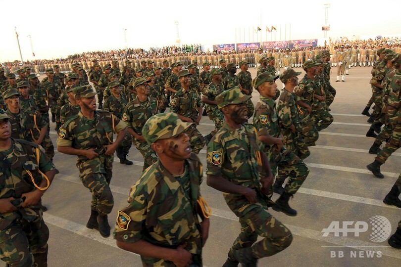 リビア、民兵組織率いるハフタル氏が首都への「進軍」命令