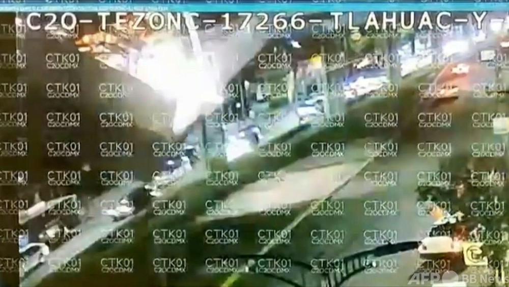 動画：メキシコ高架橋崩落、事故の瞬間