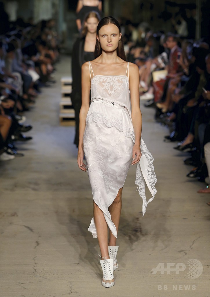 「ジバンシィ」16年春夏コレクション