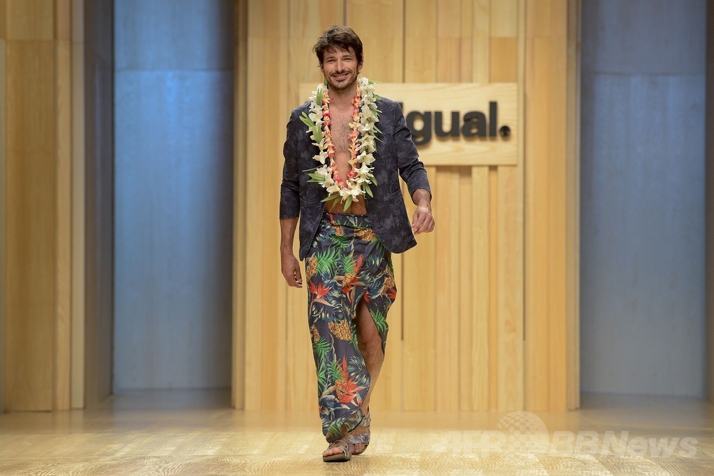 トロピカルムード満載、「デシグアル」15年春夏 080 バルセロナで新作発表