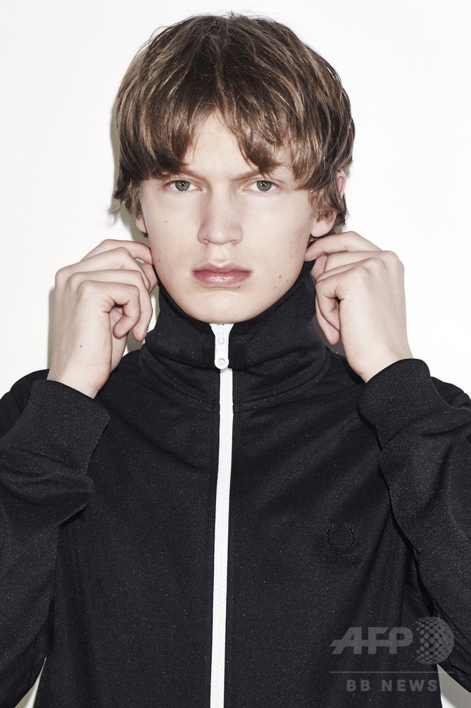 「Raf Simons×Fred Perry」2015秋冬コレクション28日発売開始