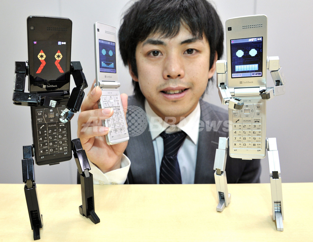 おしゃべり相手になるロボット携帯 写真5枚 ファッション ニュースなら