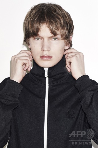 「Raf Simons×Fred Perry」2015秋冬コレクション28日発売開始