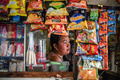フィリピンの首都マニラのパラニャーケにある商店（2024年4月1日）。(c)JAM STA ROSA / AFP