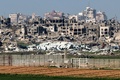 破壊されたパレスチナ自治区ガザ地区の建物群。イスラエル南部から撮影（2024年1月31日撮影）。(c)JACK GUEZ / AFP