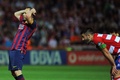 13-14スペイン1部リーグ第33節、グラナダ（Granada CF）対FCバルセロナ（FC Barcelona）。頭を抱えるFCバルセロナのアンドレス・イニエスタ（Andres Iniesta、2014年4月12日撮影）。(c)AFP/JORGE GUERRERO