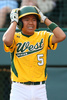 第67回リトルリーグ世界選手権大会（2013 Little League World Series）は25日、米ペンシルベニア（Pennsylvania）州ウィリアムズポート（Willamsport）で決勝が行われ、日本代表の武蔵府中（Musashi Fuchu）が6-4で米国代表のカリフォルニア（California）州チュラビスタ（Chula Vista）に勝利し、世界一に輝いた。

試合に敗れ、頭を抱える米国代表の選手（2013年8月25日撮影）。(c)AFP/Getty Images/Rob Carr