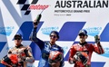 ロードレース世界選手権、第18戦オーストラリアGP、MotoGPクラス決勝。表彰式に臨む（左から）2位に入ったレプソル・ホンダのマルク・マルケス、優勝したチーム・スズキ・エクスターのアレックス・リンス、3位に入ったドゥカティ・レノボ・チームのフランチェスコ・バニャイア（2022年10月16日撮影）。(c)Paul CROCK / AFP
