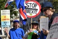 英ロンドンの内閣府前でデモを行うブレグジット反対派（2019年9月2日撮影）。(c)Ben STANSALL / AFP