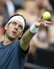男子テニス、ABNアムロ世界テニストーナメント（ABN AMRO World Tennis Tournament 2013）、シングルス準決勝。サーブトスを上げるファン・マルティン・デルポトロ（Juan Martin Del Potro、2013年2月16日撮影）。(c)AFP/ANP/KOEN SUYK