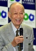 ノーベル医学生理学賞の受賞が決まったことを受けて東京都内の北里大学で記者会見する大村智・北里大特別栄誉教授（2015年10月5日撮影）。(c)AFP/Yoshikazu TSUNO