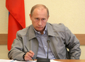 ロシアのピカリョボ（Pikalevo）で会議に出席するウラジーミル・プーチン（Vladimir Putin）ロシア首相（2009年6月4日撮影）。(c)AFP/RIA NOVOSTI/ALEXEY NIKOLSKY