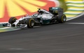 14F1第18戦ブラジルGP（Brazilian Grand Prix 2014）予選に臨むメルセデスAMG（Mercedes AMG）のニコ・ロズベルグ（Nico Rosberg、2014年11月8日撮影）。(c)AFP/MIGUEL SCHINCARIOL