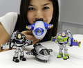 都内・タカラトミー（Tomy）本社で展示された形の変わるロボット玩具「トランスフォーマー ディズニーレーベル（Transformers Disney Label）」の「バズ・ライトイヤー・スペースシップ」（2010年6月28日撮影）。(c)AFP/Yoshikazu TSUNO