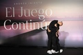 スペインのバルセロナで引退を発表し、子どもと抱き合うサッカー元スペイン代表のアンドレス・イニエスタ（2024年10月8日撮影）。(c)LLUIS GENE/ AFP