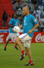エキシビションマッチに参加するジネディーヌ・ジダン（%%Zinedine Zidane%%）氏（右）。（2008年5月31日撮影）(c)AFP/MARC LE CHELARD