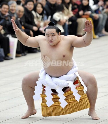暴行していない」、朝青龍がモンゴルで会見 協会に不満も 写真1枚 国際