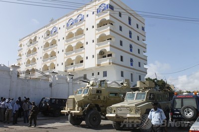 ソマリア首都の高級ホテルで連続爆弾攻撃、8人死亡