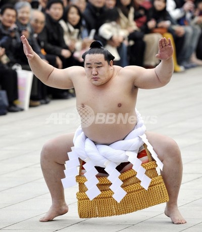 暴行していない」、朝青龍がモンゴルで会見 協会に不満も 写真1枚 国際